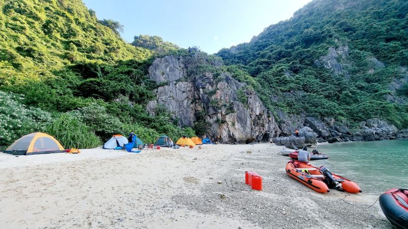 Dịch vụ camping trên đảo, trên bè nổi tại Vịnh Lan Hạ, Vịnh Hạ Long, vịnh bái tử long.