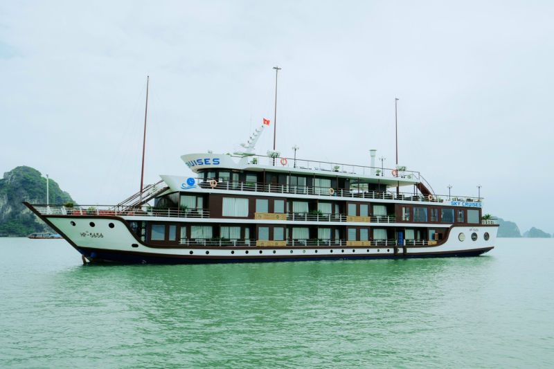Dịch vụ cho thuê nghỉ dưỡng trên du thuyền 5 sao tại Vịnh Hạ Long, Vịnh Lan hạ, Vịnh Bái Tử Long.